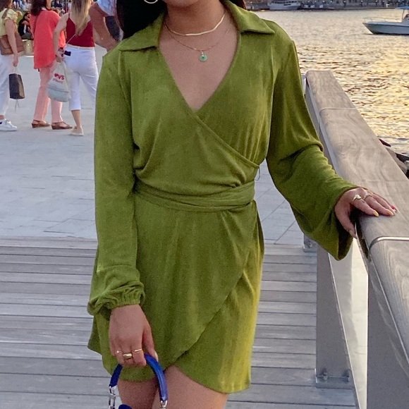 Green Flowy Wrap Dress - Picture 3 of 6